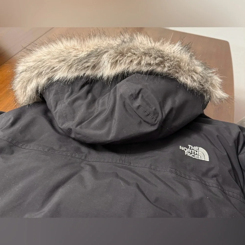 The North Face Men's Black HyVent Jacket size L 14/16